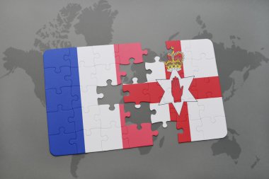 Fransa ve Kuzey İrlanda ulusal bayrak dünya harita arka plan üzerinde ile bulmaca.
