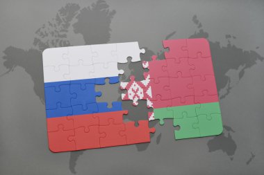 bir dünya haritası arka plan üzerinde Rusya ve Beyaz Rusya ulusal bayrağı ile bulmaca.