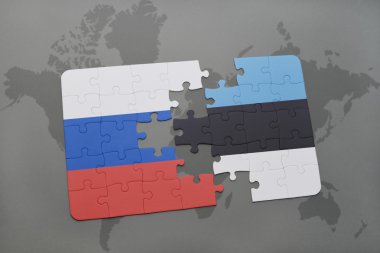 bir dünya haritası arka plan üzerinde Rusya ve Estonya ulusal bayrağı ile bulmaca.