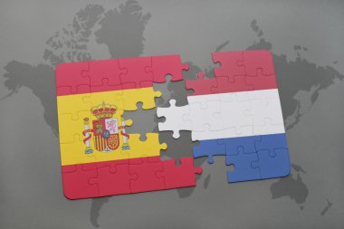 bir dünya haritası arka plan üzerinde İspanya ve Hollanda ulusal bayrağı ile bulmaca.