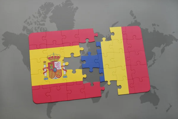 世界地图背景上西班牙和罗马尼亚国旗的拼图. — 图库照片