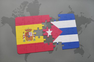 bir dünya haritası arka plan üzerinde İspanya ve Küba ulusal bayrağı ile bulmaca.