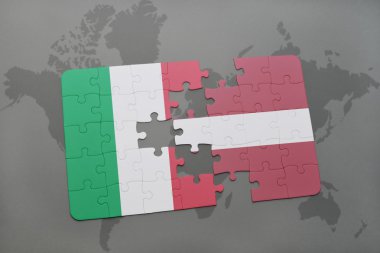 bir dünya haritası arka plan üzerinde İtalya ve Letonya ulusal bayrağı ile bulmaca.