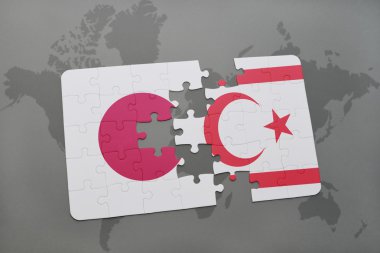 bir dünya haritası arka plan üzerinde Japonya ve Kuzey Kıbrıs ulusal bayrağı ile bulmaca.