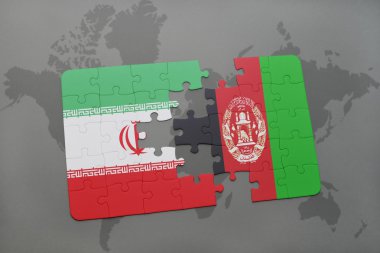 bir dünya haritası arka plan üzerinde İran ve Afganistan ulusal bayrağı ile bulmaca.