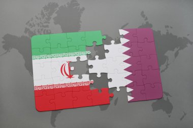 bir dünya haritası arka plan üzerinde İran ve Katar ulusal bayrağı ile bulmaca.