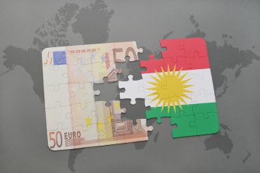 bir dünya haritası arka plan üzerinde kürdistan ve euro banknot ulusal bayrağı ile bulmaca.