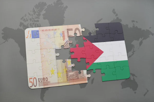 Puzzel met de nationale vlag van Palestina en eurobankbiljet op een wereld kaart achtergrond. — Stockfoto