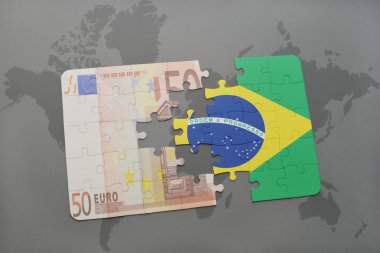 bir dünya haritası arka plan üzerinde brezilya ve euro banknot ulusal bayrağı ile bulmaca.
