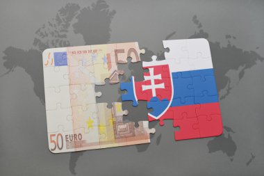 bir dünya haritası arka plan üzerinde slovakya ve euro banknot ulusal bayrağı ile bulmaca.