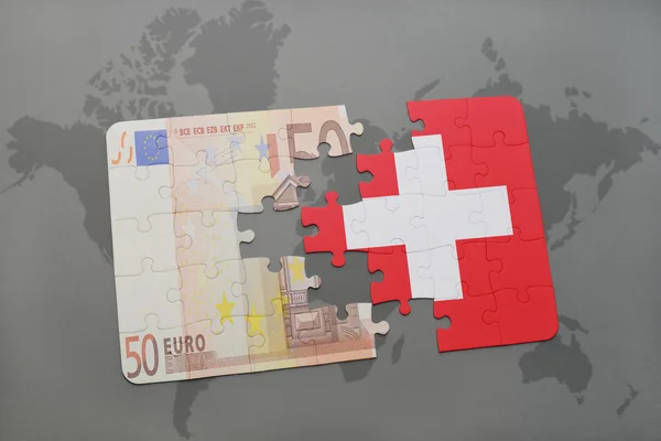 Puzzle a nemzeti zászló a svájci és az euro-bankjegy a világtérképen háttér. — Stock Fotó