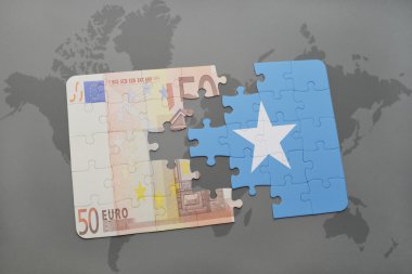 bir dünya haritası arka plan üzerinde somali ve euro banknot ulusal bayrağı ile bulmaca.
