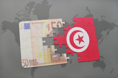 tunus ve euro banknot ulusal bayrağı ile bulmaca bir dünya haritası arka plan üzerinde.
