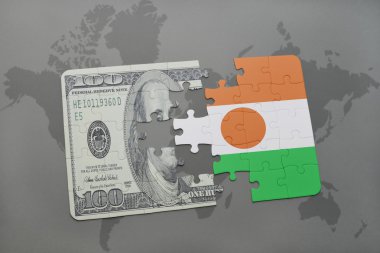 Nijer ve Doları banknot dünya harita arka plan üzerinde bayrağı ile bulmaca.