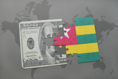 togo ve Doları banknot dünya harita arka plan üzerinde bayrağı ile bulmaca.