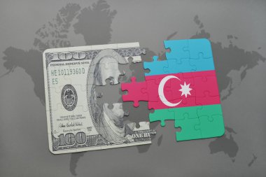 Azerbaycan ve Doları banknot dünya harita arka plan üzerinde bayrağı ile bulmaca.