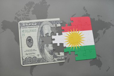 Dünya harita arka plan üzerinde Kürdistan ve Doları banknot ulusal bayrak ile bulmaca.