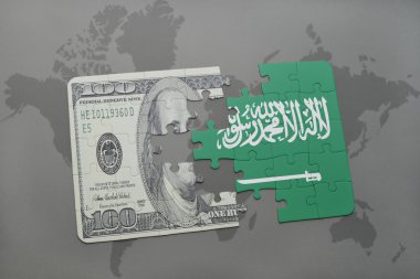 Suudi Arabistan ve Doları banknot dünya harita arka plan üzerinde bayrağı ile bulmaca.