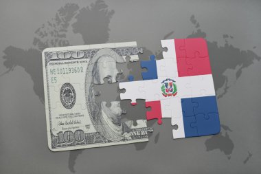 Dominik Cumhuriyeti ve Doları banknot dünya harita arka plan üzerinde bayrağı ile bulmaca.