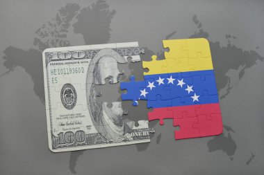 venezuela ve Doları banknot dünya harita arka plan üzerinde bayrağı ile bulmaca.