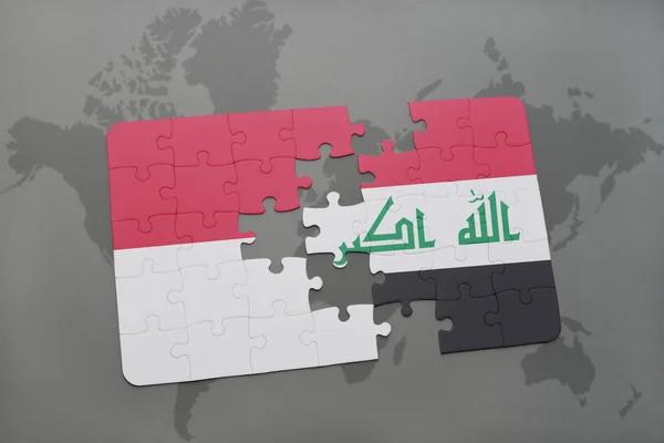 세계지도 배경에 인도네시아와 이라크의 국기퍼즐. — 스톡 사진