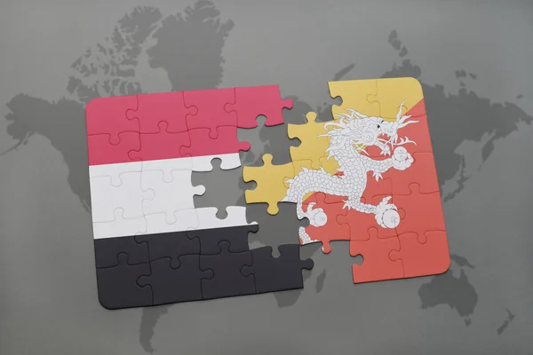 Puzzle con la bandiera nazionale di yemen e bhutan su sfondo mappa del mondo . — Foto Stock