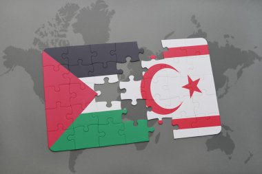 bir dünya haritası arka plan üzerinde Filistin ve Kuzey Kıbrıs ulusal bayrağı ile bulmaca.