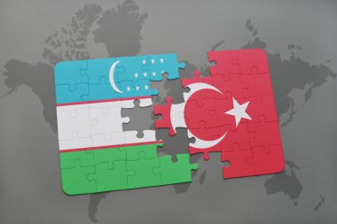 bir dünya haritası arka plan üzerinde Özbekistan ve Türkiye ulusal bayrağı ile bulmaca.