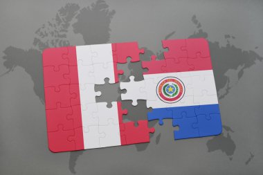 bir dünya haritası arka plan üzerinde peru ve paraguay ulusal bayrağı ile bulmaca.