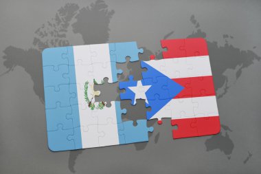 bir dünya haritası arka plan üzerinde guatemala ve porto riko ulusal bayrağı ile bulmaca.