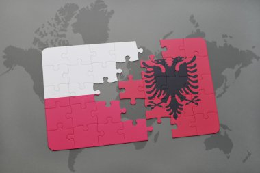 bir dünya haritası arka plan üzerinde polonya ve arnavutluk ulusal bayrağı ile bulmaca.