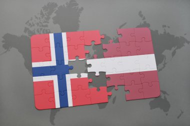 bir dünya haritası arka plan üzerinde Norveç ve Letonya ulusal bayrağı ile bulmaca.