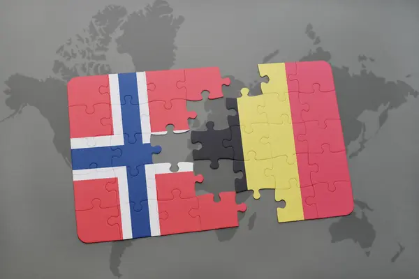 Hádanka s národní vlajkou Norska a Belgie na pozadí mapy světa. — Stock fotografie