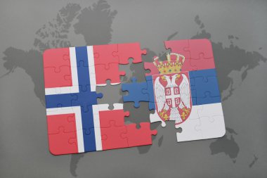 bir dünya haritası arka plan üzerinde Norveç ve Sırbistan ulusal bayrağı ile bulmaca.