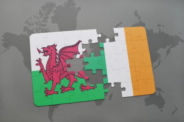 Galler ve İrlanda ulusal bayrak dünya harita arka plan üzerinde ile bulmaca.