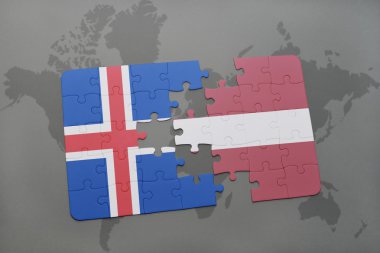 bir dünya haritası arka plan üzerinde İzlanda ve Letonya ulusal bayrağı ile bulmaca.