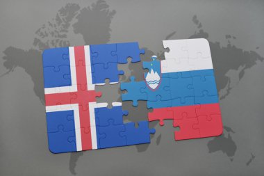 bir dünya haritası arka plan üzerinde İzlanda ve Slovenya ulusal bayrağı ile bulmaca.
