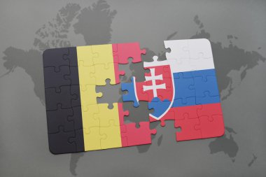 bir dünya haritası arka plan üzerinde Belçika ve Slovakya ulusal bayrağı ile bulmaca.
