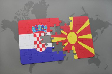 bir dünya haritası arka plan üzerinde Hırvatistan ve Makedonya ulusal bayrağı ile bulmaca.