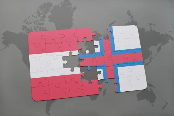 Puzzel met de nationale vlag van Oostenrijk en Faeröer op een wereld kaart achtergrond. — Stockfoto