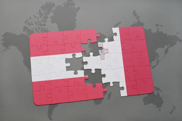 Hádanka s národní vlajkou Rakouska a Malty na pozadí mapy světa. — Stock fotografie