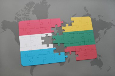 Dünya harita arka plan üzerinde Lüksemburg ve Litvanya Ulusal bayrakla bulmaca.