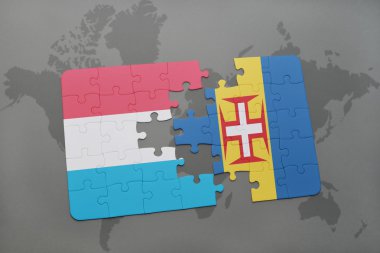 Lüksemburg ve madeira dünya harita arka plan üzerinde bayrağı ile bulmaca.