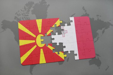 Makedonya ve malta dünya harita arka plan üzerinde bayrağı ile bulmaca.