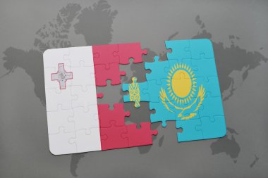 malta ve Kazakistan dünya harita arka plan üzerinde bayrağı ile bulmaca.