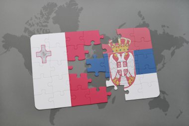 malta ve Sırbistan ulusal bayrak dünya harita arka plan üzerinde ile bulmaca.