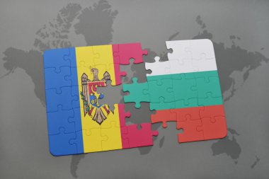 moldova ve Bulgaristan Ulusal bayrak dünya harita arka plan üzerinde ile bulmaca.
