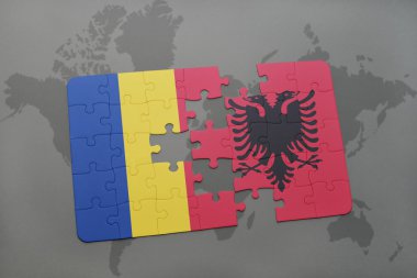 Romanya ve Arnavutluk ulusal bayrak dünya harita arka plan üzerinde ile bulmaca.