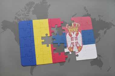 Romanya ve Sırbistan ulusal bayrak dünya harita arka plan üzerinde ile bulmaca.