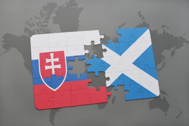 Slovakya ve İskoçya ulusal bayrak dünya harita arka plan üzerinde ile bulmaca.
